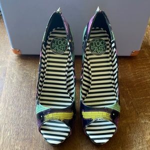 Spiked heel peep toe